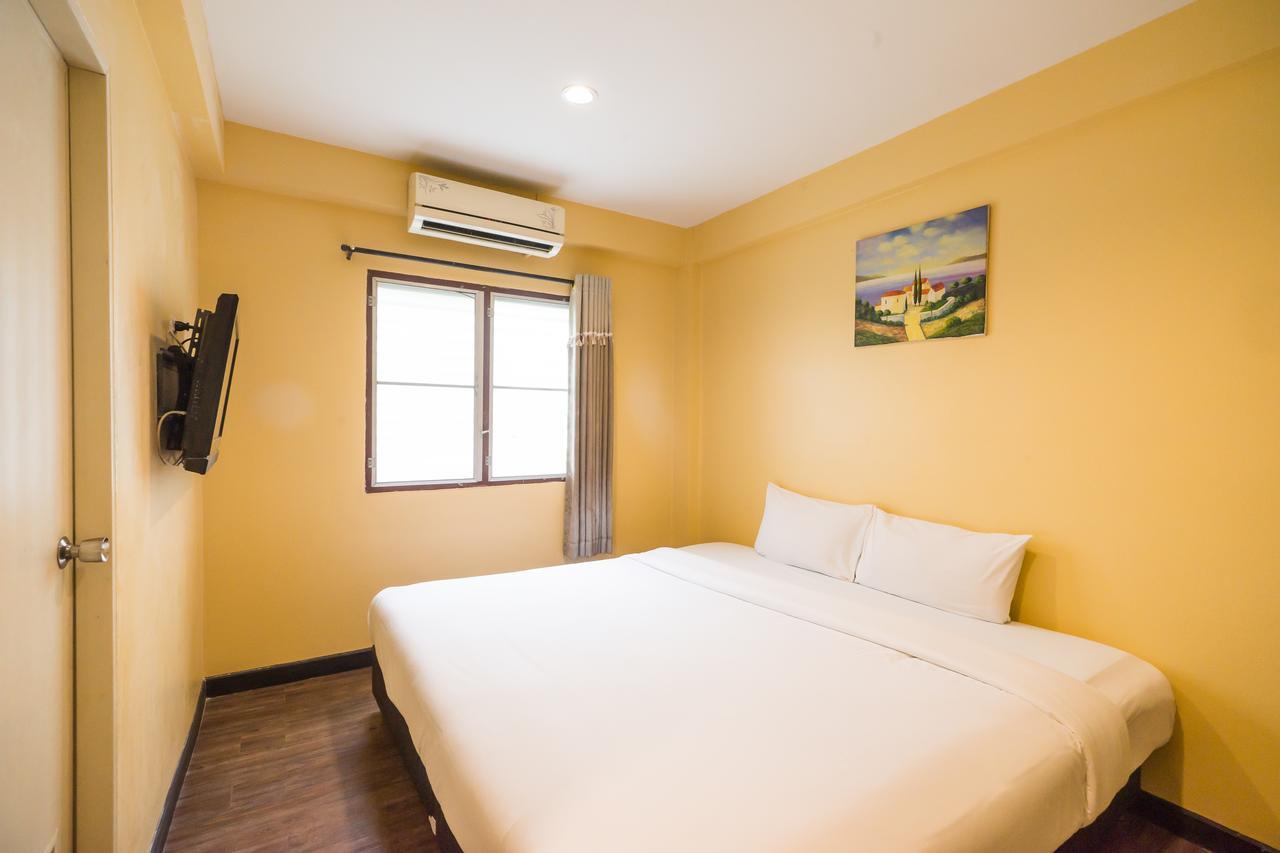 The Corner Ratchada Hotel Bangkok Exterior photo