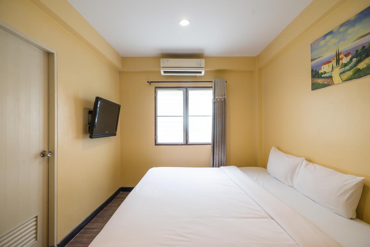The Corner Ratchada Hotel Bangkok Exterior photo