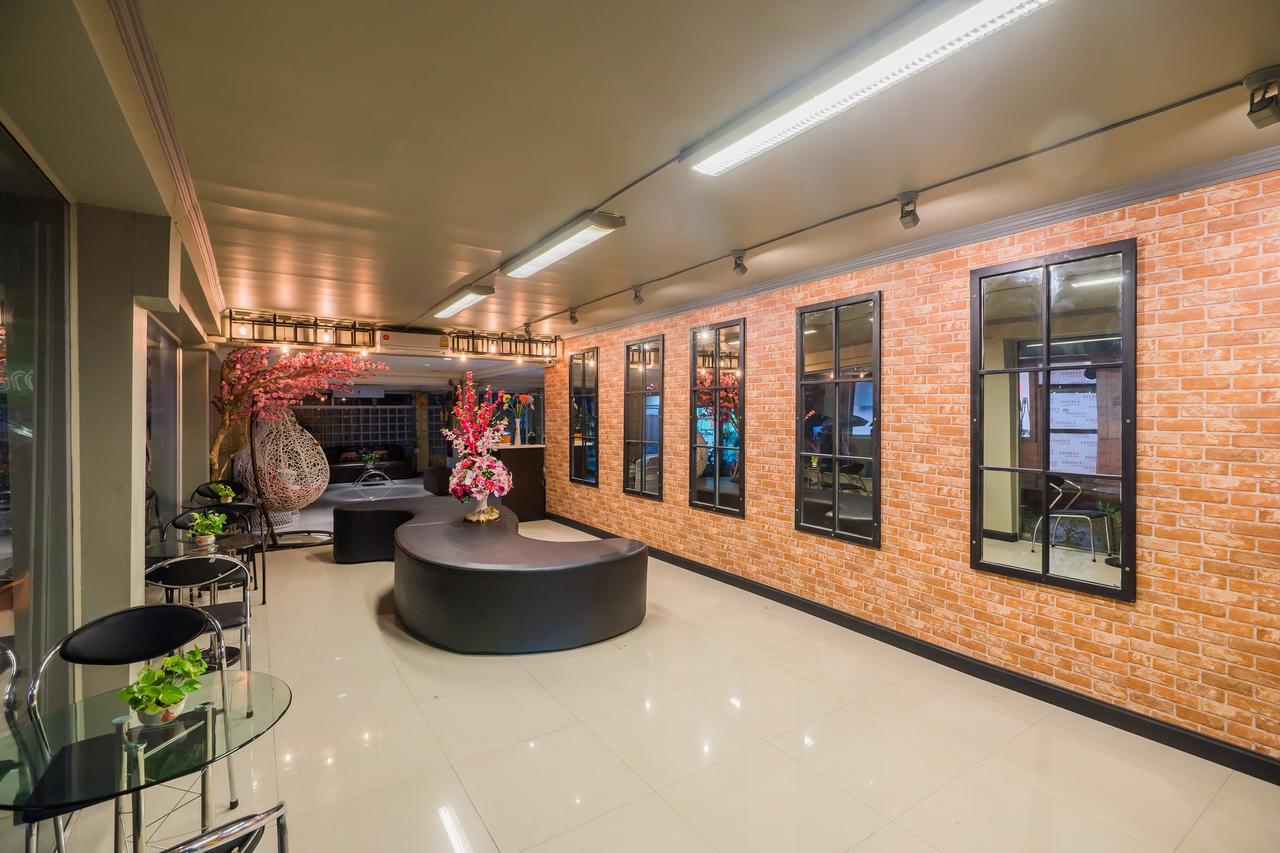 The Corner Ratchada Hotel Bangkok Exterior photo
